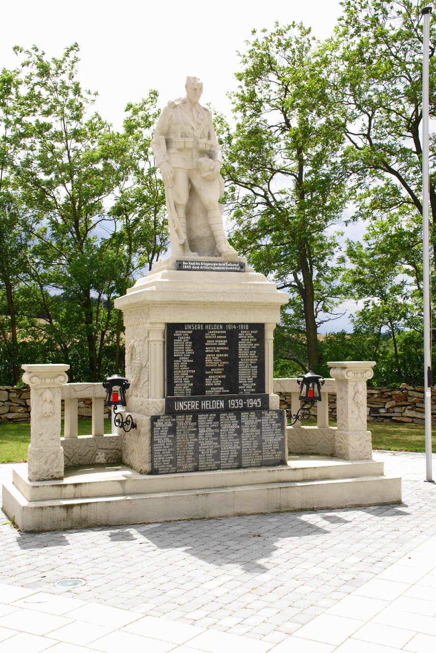 Kriegerdenkmal neu