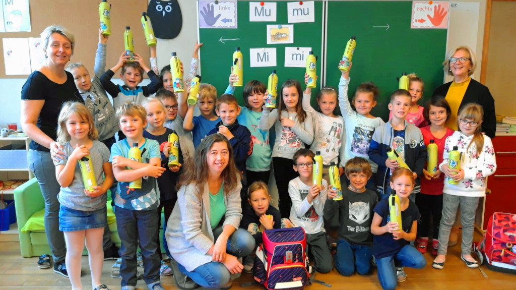Dora-Trinkflaschen des GVU für Erstklassler