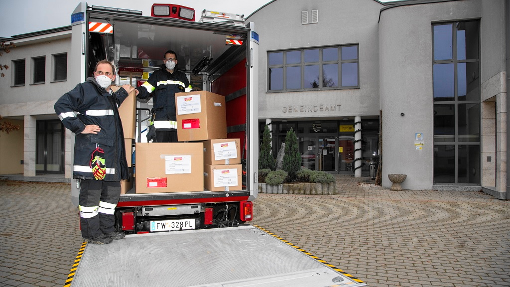 Florianis im Einsatz - Schneeräumfahrzeug in Oberndorf/Melk auf