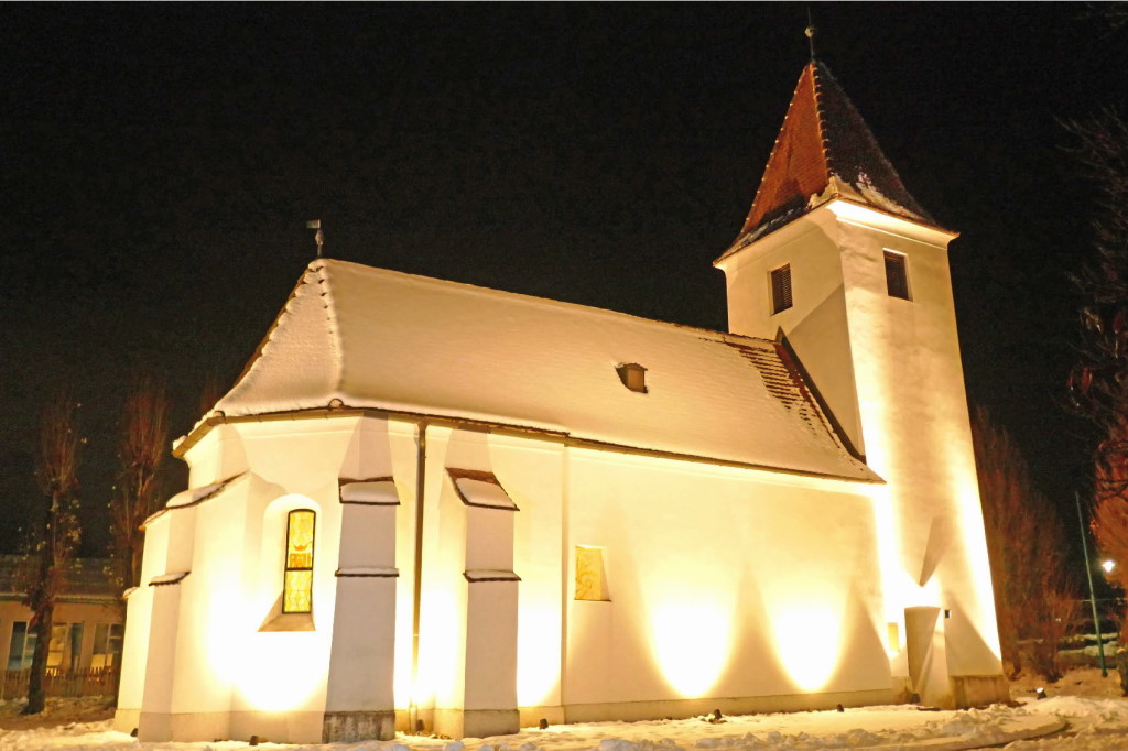 Viel Einsatz und Engagement bringen eine ganze Kirche "zum Leuchten": neue Kirchenbeleuchtung in Großrust