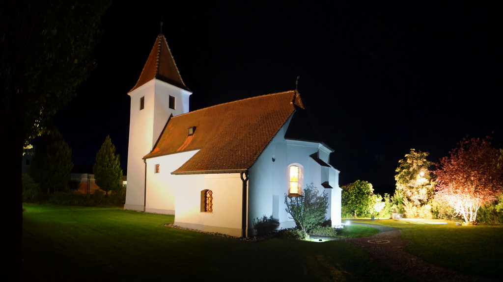 Kirche bei Nacht